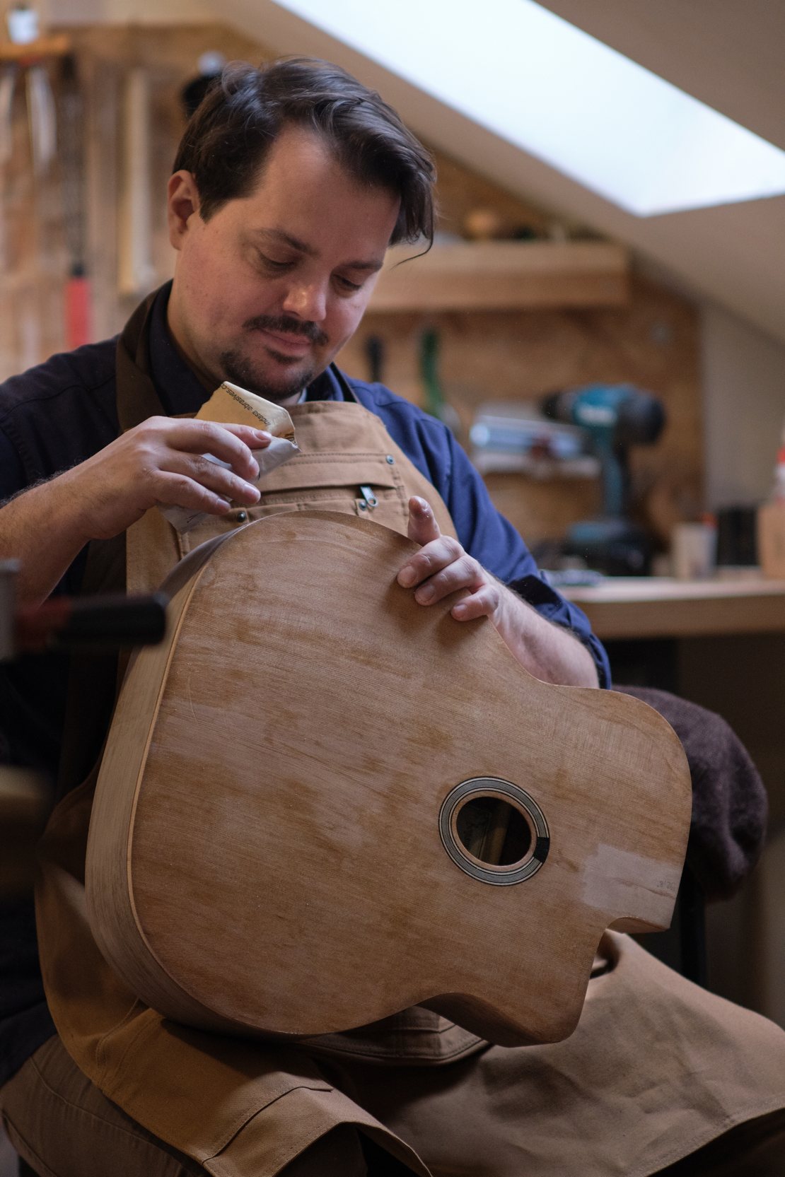 Benjamin Festersen in der Werkstatt